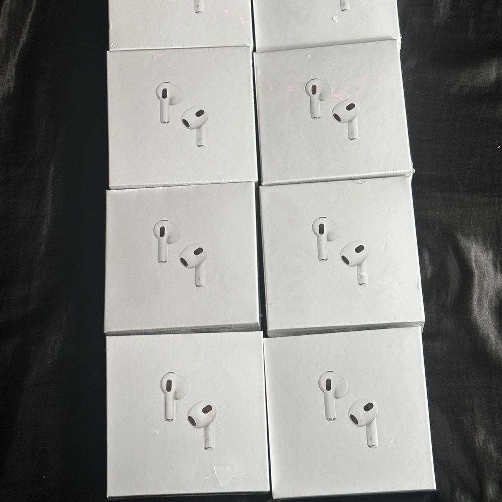 White Wireless Earbuds